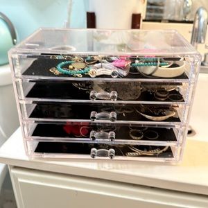 Jewelry container (JEWELRY NOT INCLUDED)